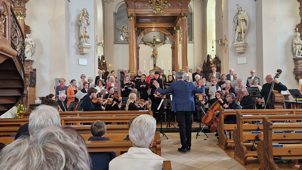 Festlicher Ostergottesdienst mit der Krönungsmesse von Mozart